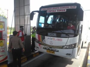 Melintasi Tol Kayuagung Bus AKAP asal Medan Disuruh Putar Balik