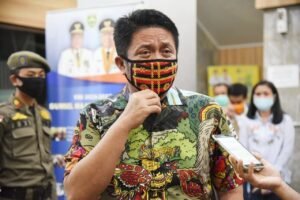 Diendorse Gubernur, Pedagang Peyek dan Risol Banjir Orderan