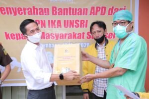 Pemerintah Kota Palembang Terima 1000 Paket APD dari IKA Unsri