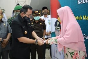 Gendeng BRI, Pemkab Muba Salurkan Bantuan Sosial Tunai APBD untuk Warga Terdampak Covid-19