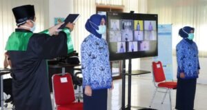 11 Tenaga Kesehatan, Dokter dan Bidan PTT di Muba Disumpah PNS Lewat Vidcon