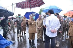 Kunjungi Pasar Lemabang, Fitri Tekankan Pedagang untuk Jaga Jarak