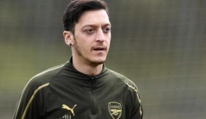 Mesut Oezil Sumbang 80 Ribu Pound untuk Umat Islam