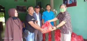 PTBA Salurkan Bantuan Sembako untuk Jurnalis di Muara Enim