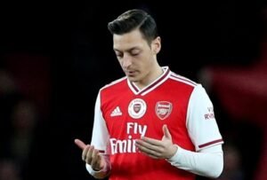 Aneh Jika Mesut Ozil Tolak Potong Gaji