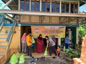 Alex Noerdin Salurkan Bantuan Ribuan Paket Beras dan Minyak Goreng