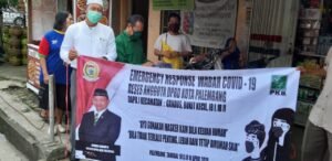 Ahmad Nawawi Bagikan Sembako dan Masker di Dapilnya
