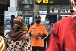 Pantau Kegiatan di Bandara, Gubernur Erzaldi Beri Semangat Kepada Satgas