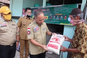 Pemkab Muba Turunkan 1 Ton Bantuan Beras ke Kecamatan Lawang Wetan