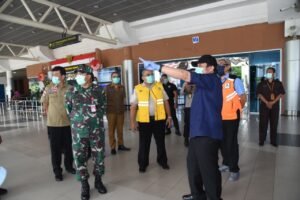 Tinjau Bandara, HD Minta Petugas Lebih Perketat Kedatangan Penumpang