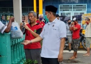 Sosialisasikan Bahaya Covid-19 ke Warga