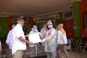 Ramai-Ramai Bagikan Sembako