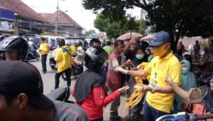 Golkar OKI Bagikan Ribuan Masker