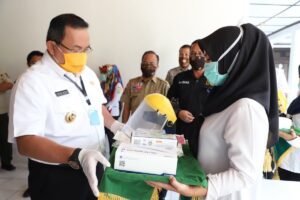 DRA Kembali Distribusikan Ribuan Alat Rapid Test dan Baju APD