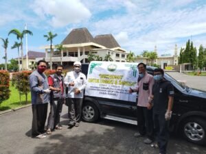 Alumni Al-Azhar Bagikan 70 Paket Sembako