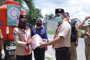 Kakwarda Babel Serahkan Alat Cuci Tangan dan APD