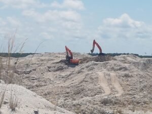 Excavator Obrak-abrik Hutan Lindung di Kecamatan Lubuk