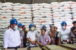 Tak Hanya Percayai Laporan, HD Sidak Gudang Bulog