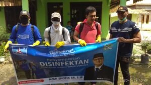 Azmi Shofix&nbsp; Lakukan Penyemprotan Disinfektan di 2 Desa