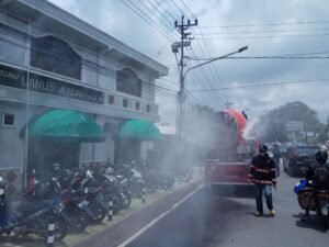 Ribuan Liter Disenfektan Disemportkan di Ulu Palembang