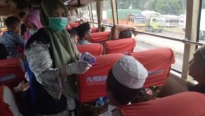 Cegah Penularan Covid-19, Pelintas Tol Kayuagung Diperiksa Suhu Tubuh