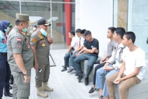 Patroli Libur Corona, SatPol PP Tangkap Pelajar dan ASN&nbsp; di Mall