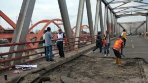 Harnojoyo Cek Langsung Kerusakan Jembatan Musi II