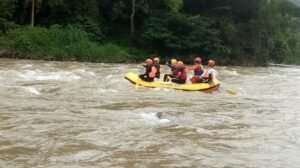 Hanyut di Sungai Selangit, Ruslan Belum Ditemukan