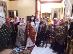 Kunker di Desa Toman, DWP Dinkominfo Kunjungi Pengrajin Gambo Muba