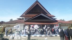 Puluhan Massa Ormas Islam Gelar Aksi Damai 142 Ke DPRD&nbsp;Babel