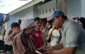 Gubernur Serahkan Kunci Rumah Bantuan Korban Banjir Meranteh
