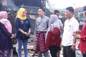 Sekda Palembang Kunjungi Korban Kebakaran Seberang Ulu Satu