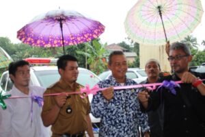 Layani Warga, Desa Prabumenang Beli Ambulance