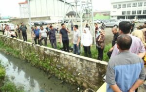 Wawako Palembang Tinjau Titik Rawan Genangan Air