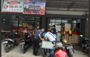 Mampir Beli Minum, Motor Bidan Raib di Alfamart
