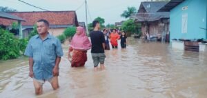 Tanggul Jebol, Ratusan Rumah di Rawa Bangun Terendam Banjir