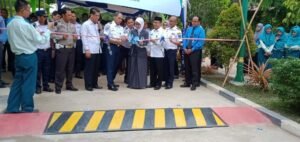 Siswi MAN IC OKI Ciptakan Alat One Way Speed Bump