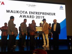 SN Prana Putra Sohe Terima Penghargaan Wali Kota Entrepreneur Award 2019