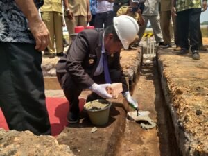 Bupati Basel Lakukan Peletakan Batu Pertama Pembangunan Pabrik Kelapa Sawit di Desa Jeriji