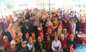 Fitri Ajarkan Warisan Budaya Ke siswa