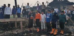 Harnojoyo Serahkan Bantuan kepada Korban Kebakaran di Gandus