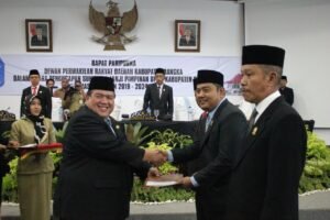 Iskandar Resmi Dilantik Jadi Ketua DPRD Bangka