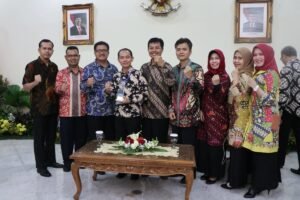 Bupati Bangka Terima Penghargaan Top 45 Inovasi Pelayanan Publik Se – Indonesia