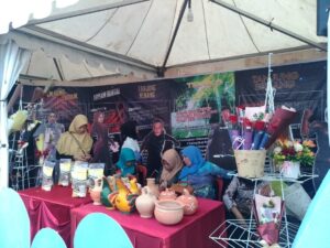 Tampil Beda, Stand Kecamatan Kayuagung Angkat Tema Superhero di OKI Expo 2019