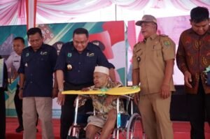 Pertama di Indonesia Bedah Rumah Warga Kurang Mampu Melalui Dana PAD Desa