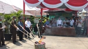 Kejari PALI Musnahkan Barang Bukti Tindak Pidana Umum Tahun 2019