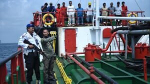 Bakamla Tangkap Satu Kapal Timah dan Empat Kapal Pengangkut BBM