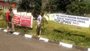 Pembunuh Ibu dan Anak Dihukum Mati, Keluarga Korban Histeris dan Sujud Syukur&nbsp;