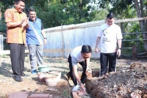 Sekda Palembang Lakukan Peletakan Batu Pertama Pembangunan Mushollah DPMPTSP