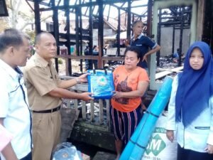 Bupati Muba Berikan Bantuan Kepada Korban Kebakaran di Desa Lumpatan